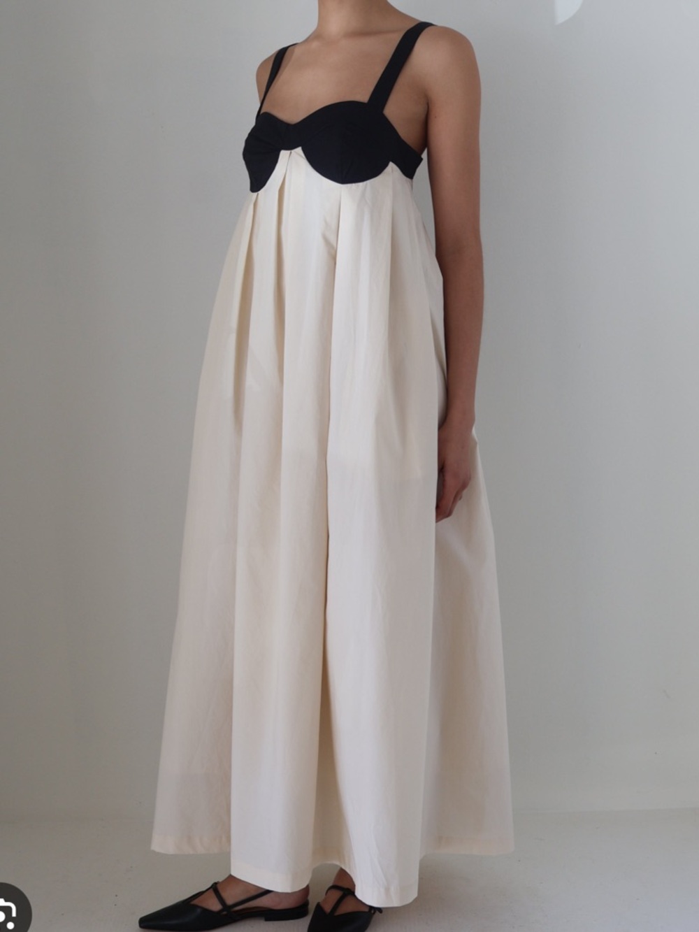 LOUCIA
AMELIA COTTON PLEAT MAXI DRESS - SEA SALT
B22